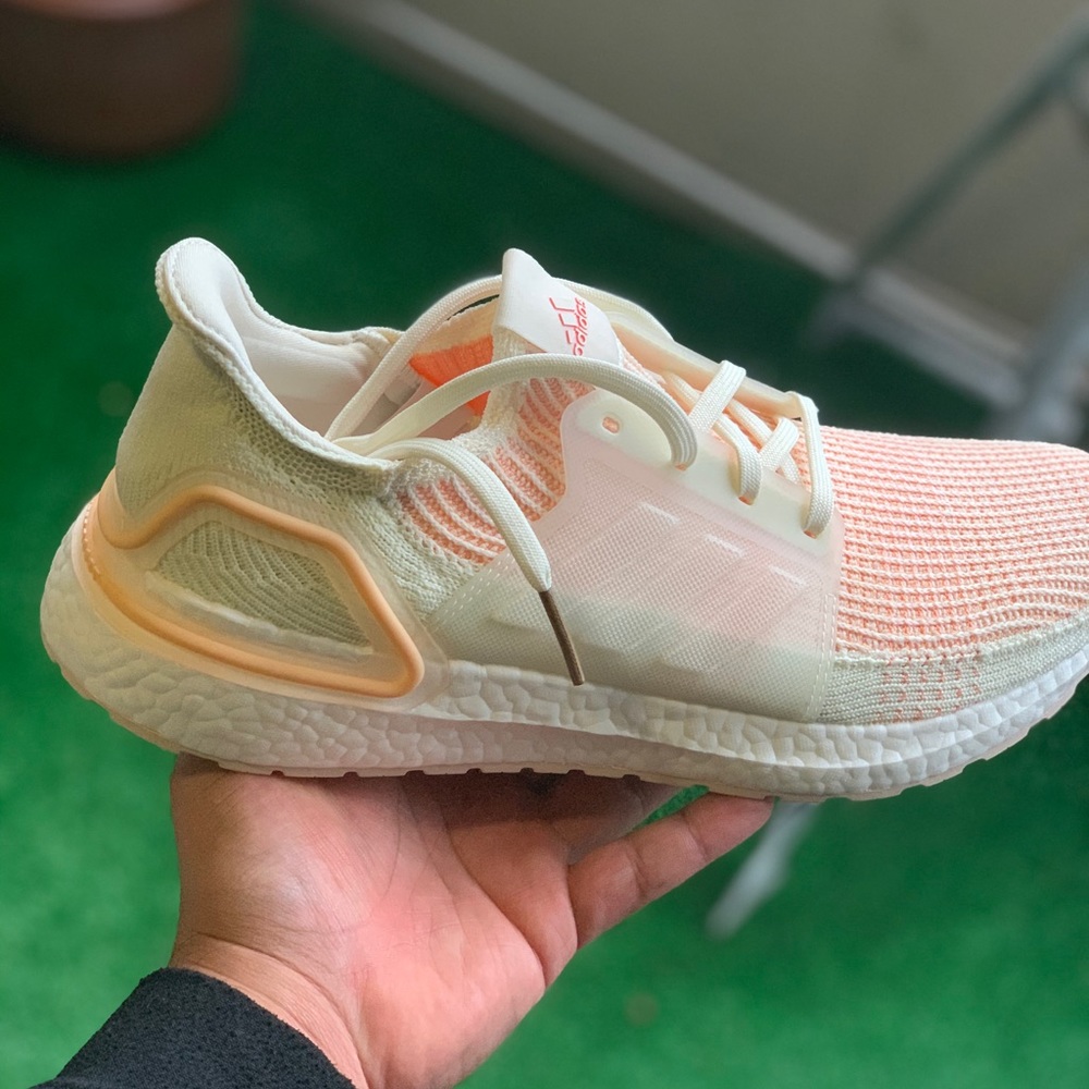 Adidas Ultraboost 19. Off white Glow orange.